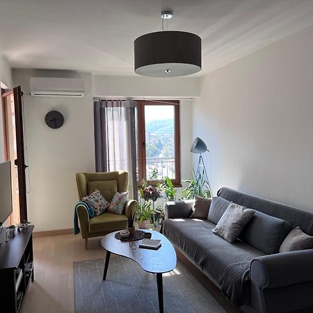 Modern Flatiron Apartment, Skopje Center מראה חיצוני תמונה