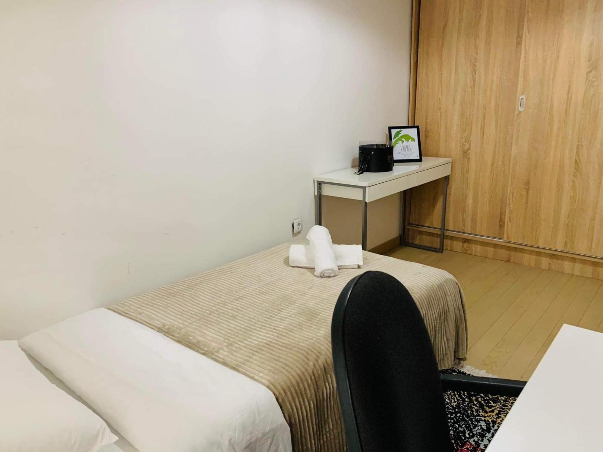 Modern Flatiron Apartment, Skopje Center מראה חיצוני תמונה