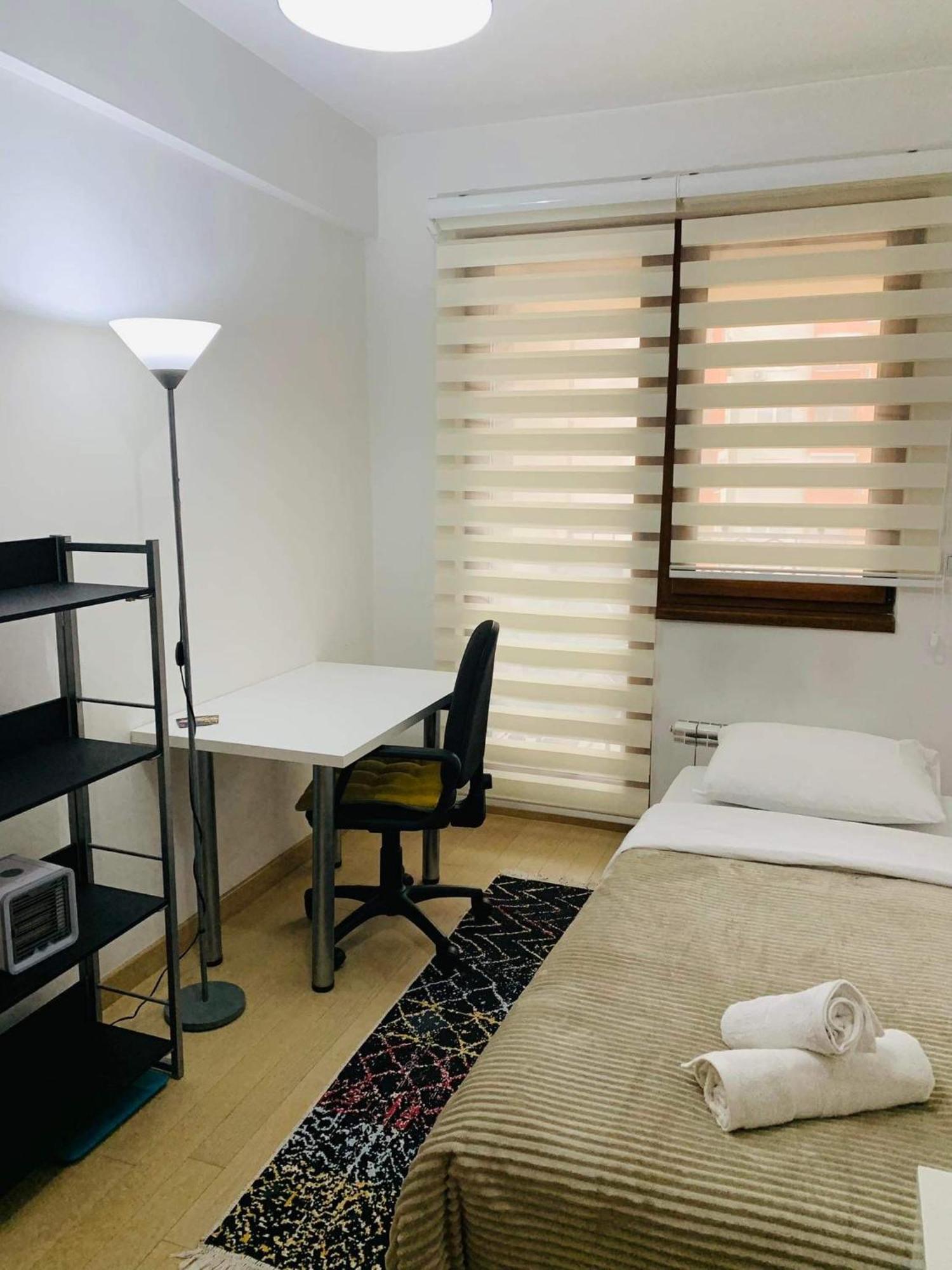 Modern Flatiron Apartment, Skopje Center מראה חיצוני תמונה
